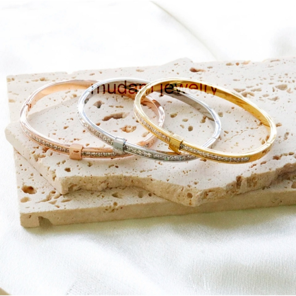 Gelang Bangle Love Aksen Berlian Artifisial Ala Korea