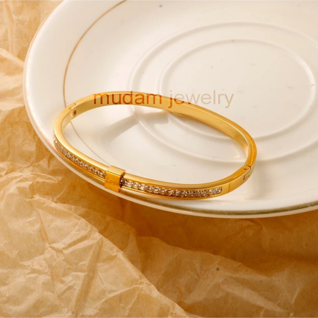 Gelang Bangle Love Aksen Berlian Artifisial Ala Korea