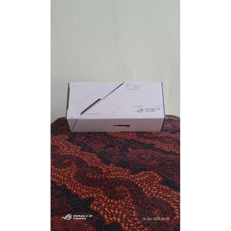 Asus ROG 6 Pro 18/512gb - White