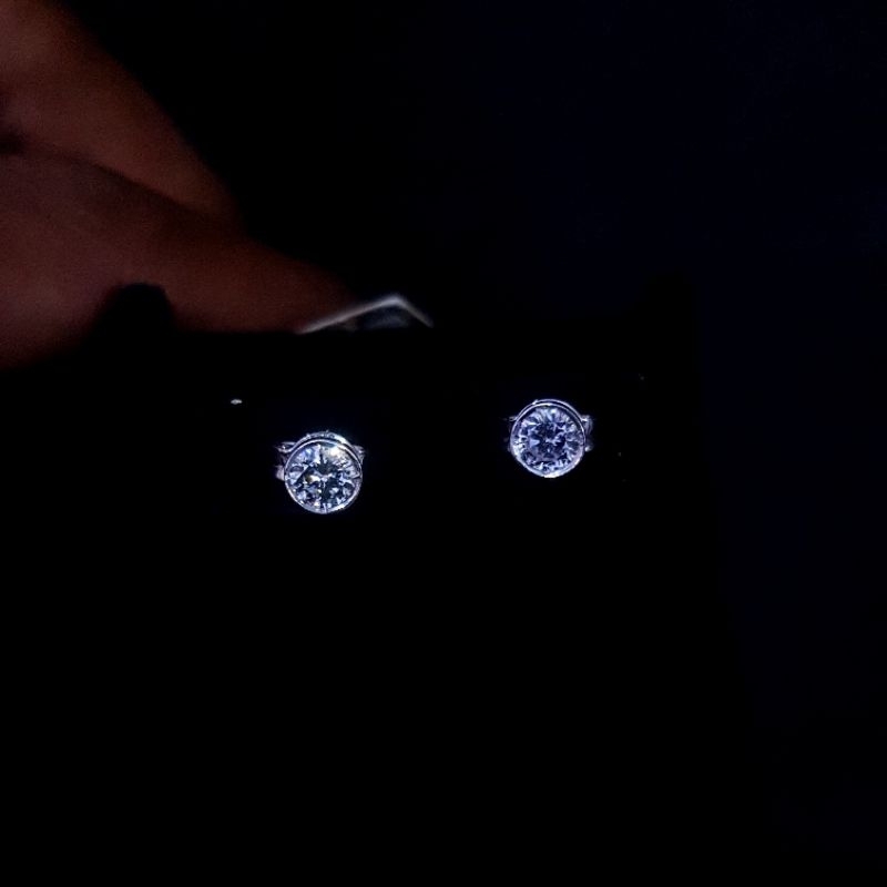 Anting stud Solitaire Berlian Emas putih