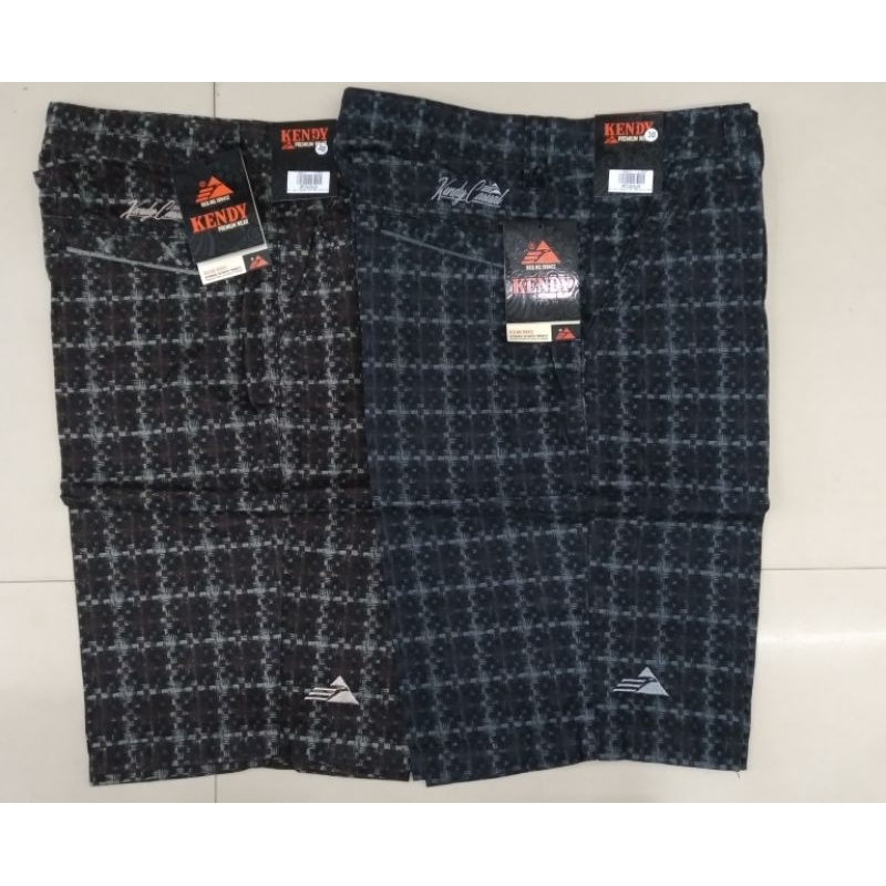 Celana pendek kendy casual motif pinggang kancing