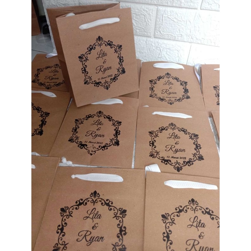 

PAPER BAG COKLAT SABLON | TAS SOUVENIR CUSTOM | PAPER BAG CUSTOM | PAPERBAG | PAPER BAG COKLAT 125 GSM | PAPER BAG SNACK | | SNACK | PAPER BAG MINUMAN