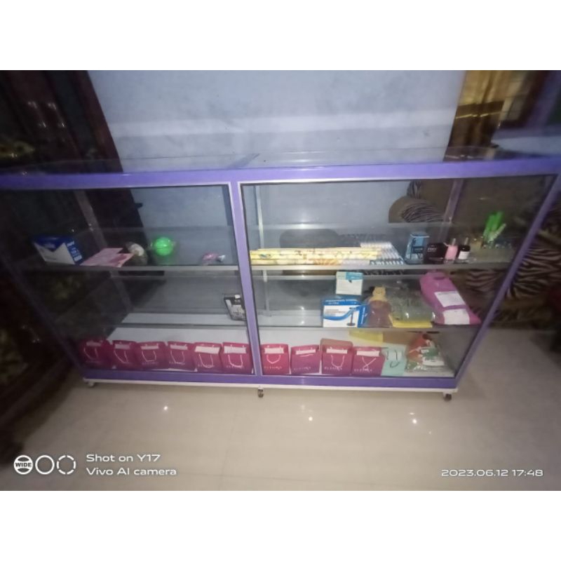 Etalase Bekas