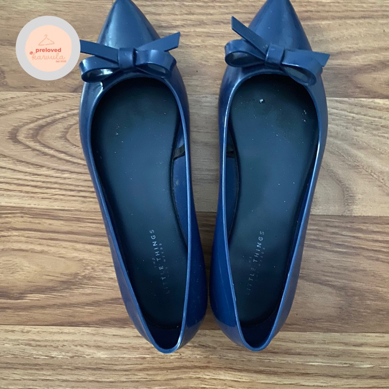 flatshoes brand the little things she needs