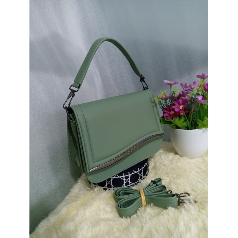 TAS SELEMPANG WANITA
