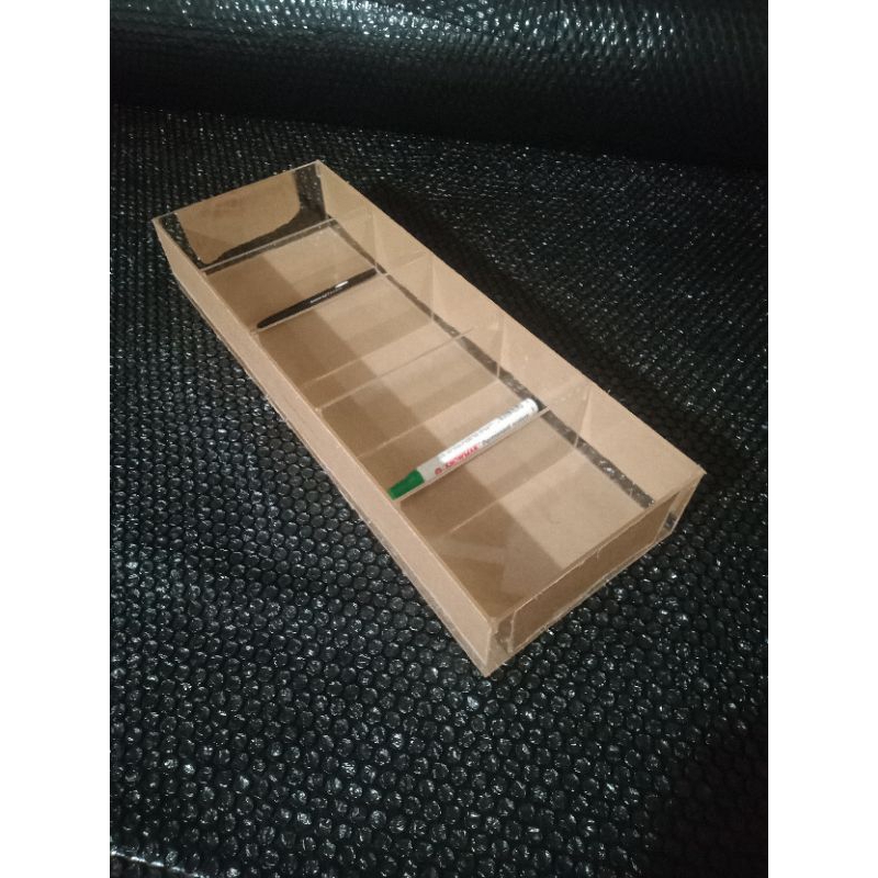 

akrilik tempat spidol ato bolpen