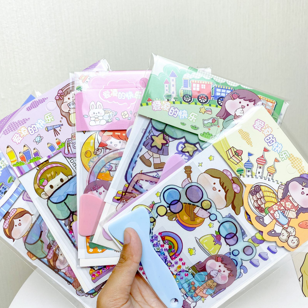 

Paket Stiker Glitter LGL-9461, 1 Pack isi 3 Lembar / Pcs Mini Deco Sticker + Spatula Perata + Glitter Beads Packing Set LGL-9461 Transparan Waterproof Pastel Jurnal Scrapbook Diary Estetik Decoration Accessories Hampers Bingkisan Anak