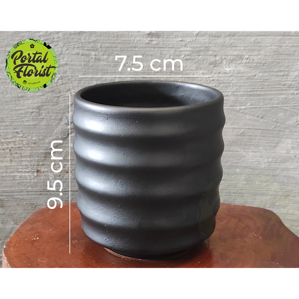 Pot Keramik Bentuk Gelas Estetik