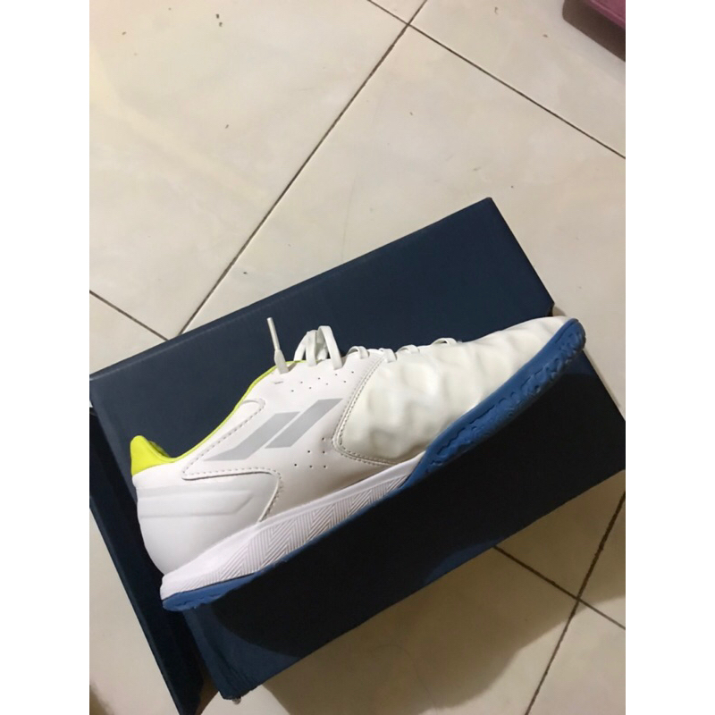 MILLS Sepatu Futsal T-RITON SABRE IN White/Neon/Blue. 41