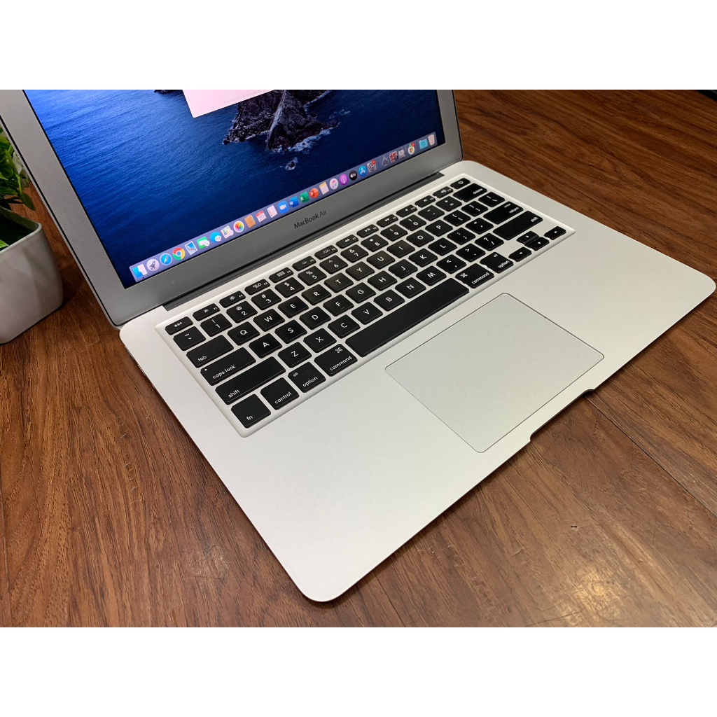 Macbook Air 13-inch Ci5 Ram 8GB SSD128GB Mulus