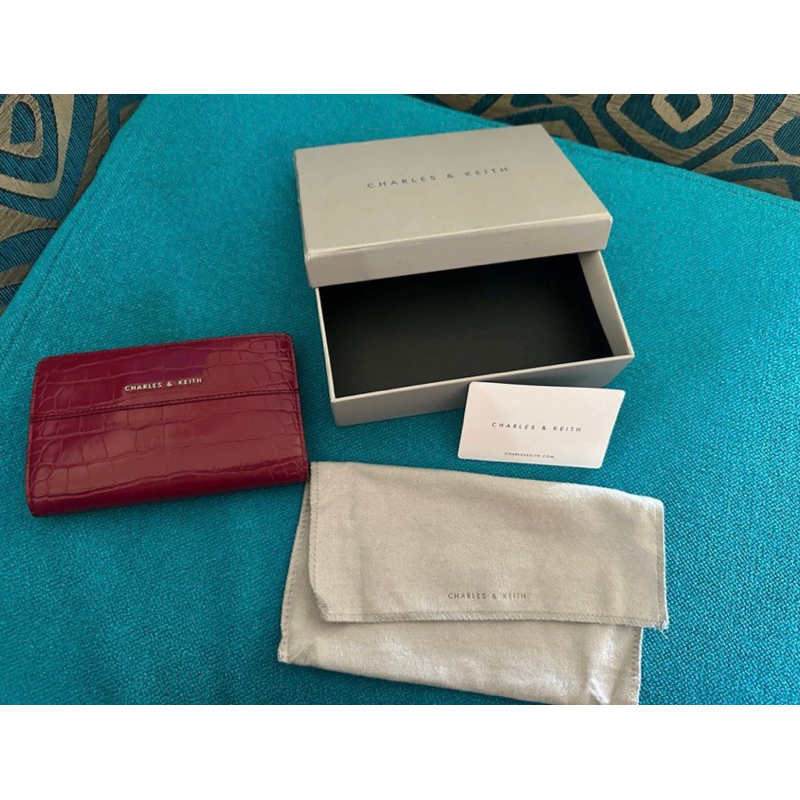 Dompet Charles n Keith