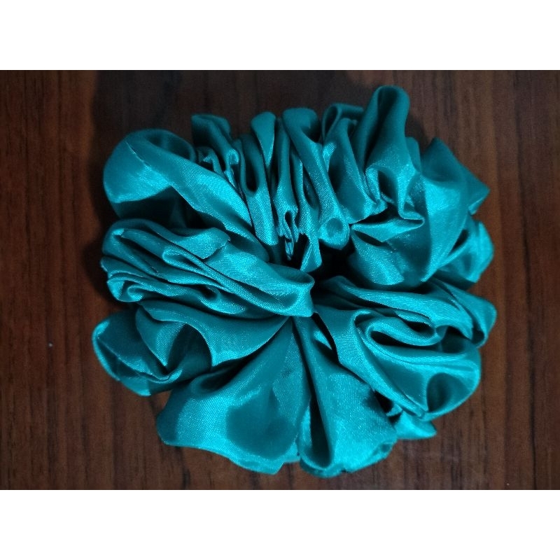 ikat rambut, scrunchie .(UK sedang),Cepol rambut bahan satin