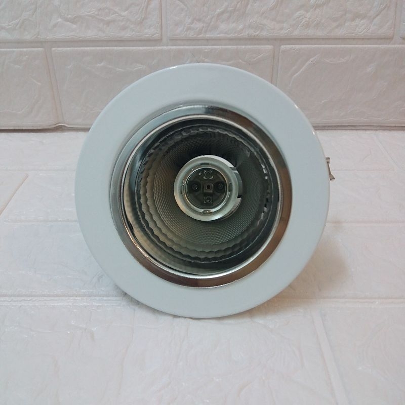Kap Fitting Lampu Downlight 3,5 inch (2 kaki)