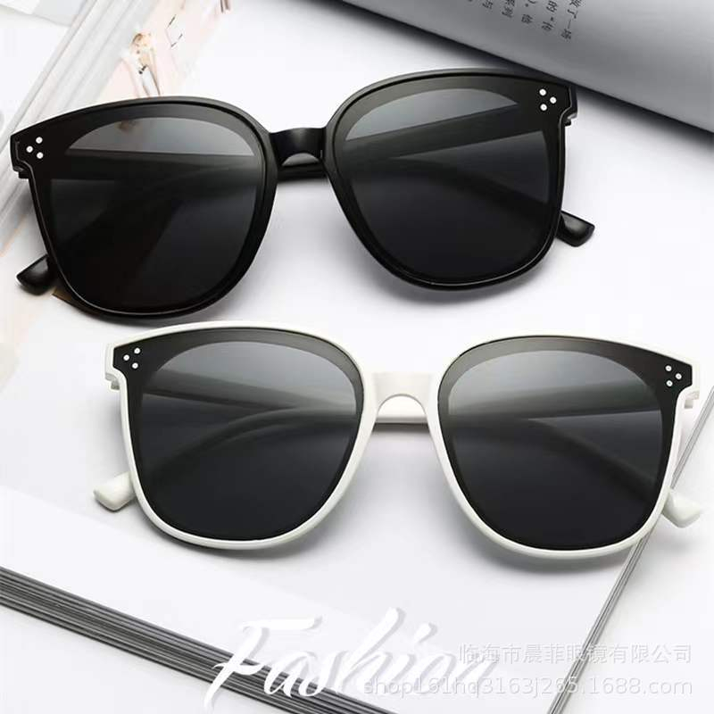 ISANUR97 - Korean Design Retro Mata Kucing Kacamata Hitam Titik Tiga Wanita Sunglasses