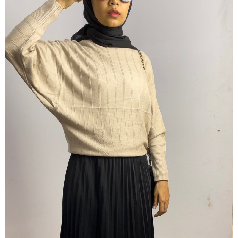 NONA TUKUBUU - Batwing rajut / kaos over size rajut