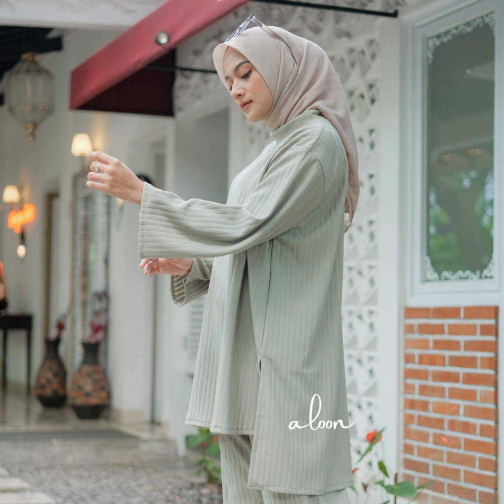 Ilona One Set Oversize Knit Premium – Setelan One Set Wanita Kekinian