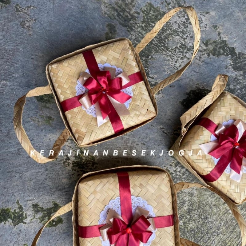 

SEPASANG BESEK JINJING NATURAL PITA ANEKA UKURAN besek kenduri besek nasi besek hantaran seserahan pernikahan