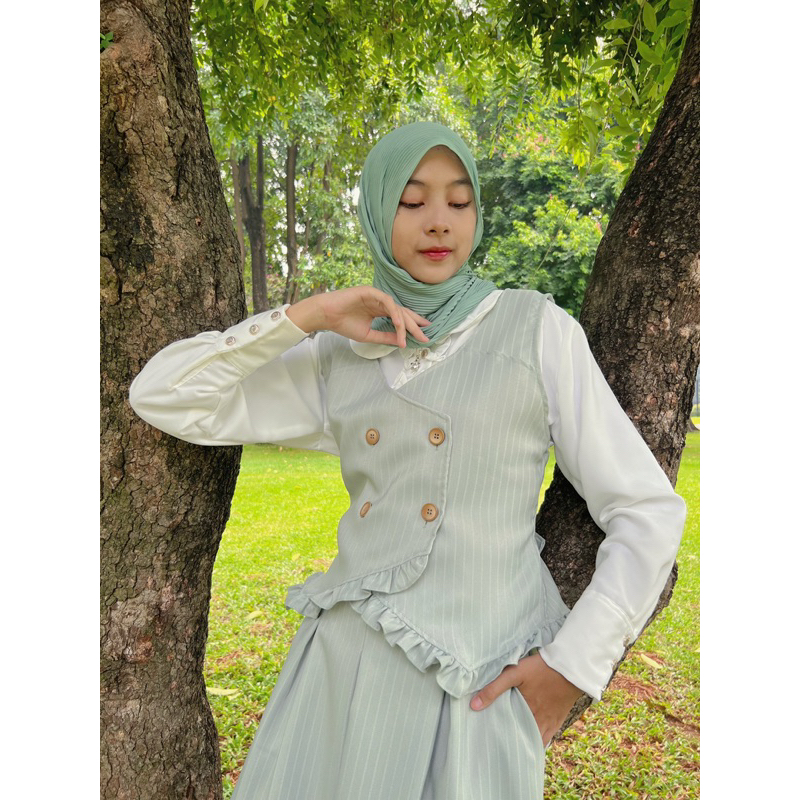 Parisian Style | Eleanor Set | Vintage Yearbook by Studhijabstore