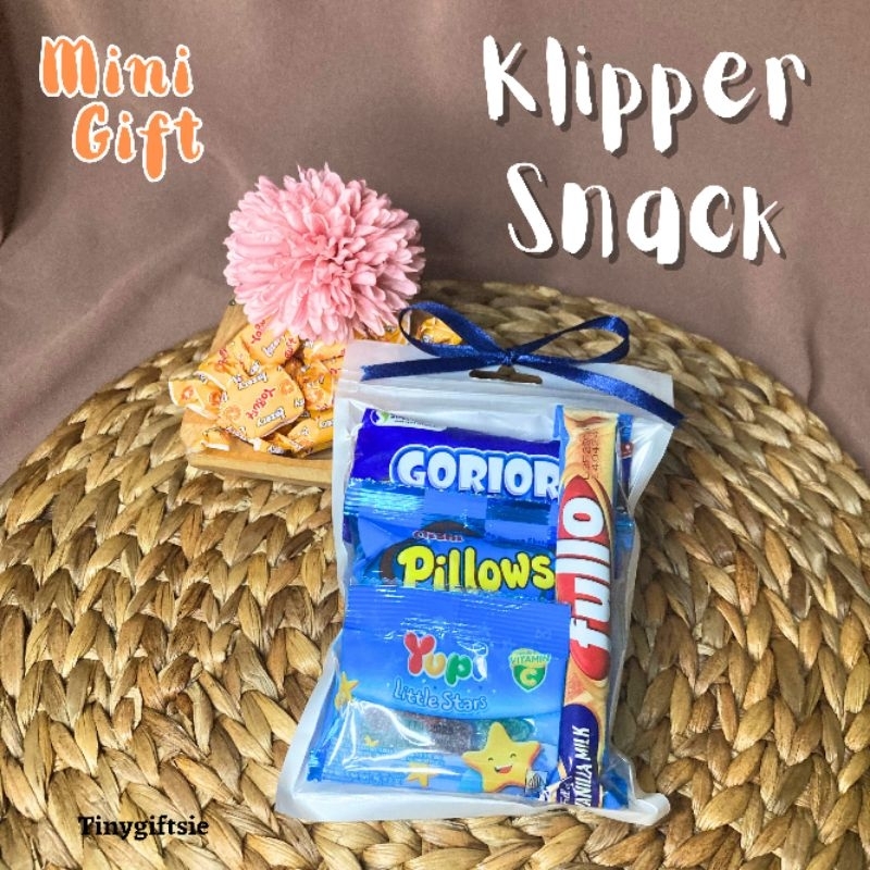 

[ READY STOCK ] Biru - Klipper Snack / Mini Gift / Hampers Snack / Mini Snack / Freebie Snack / Bingkisan Snack | Custom Tulisan Notes | Custom Gambar