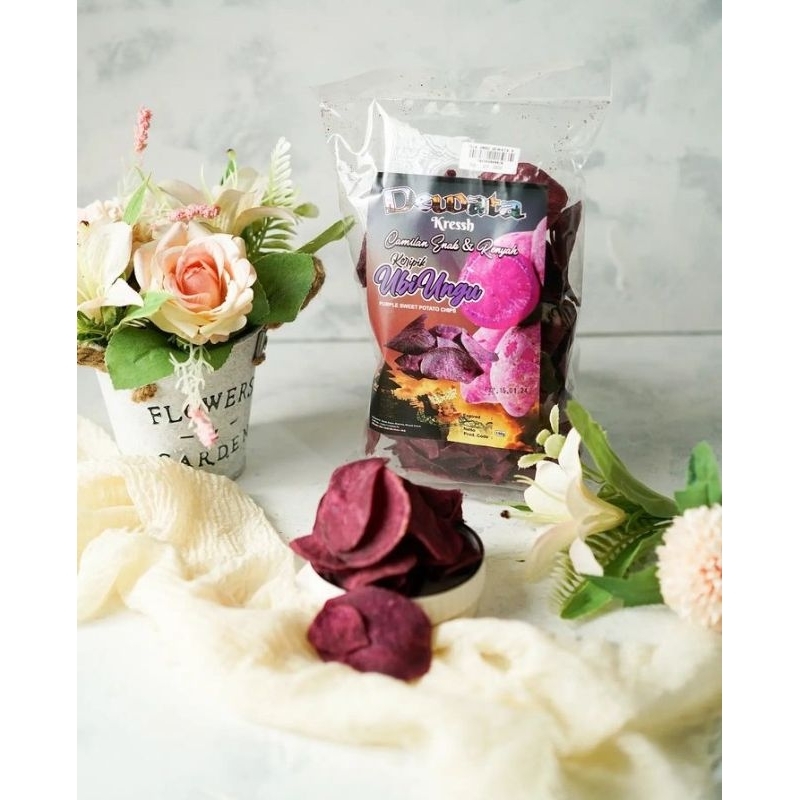 

KERIPIK UBI UNGU PURPLE SWEET POTATO CHIPS DEWATA KRESSH 150GR