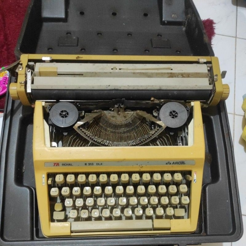 mesin ketik jadul royal R213 DLX arori