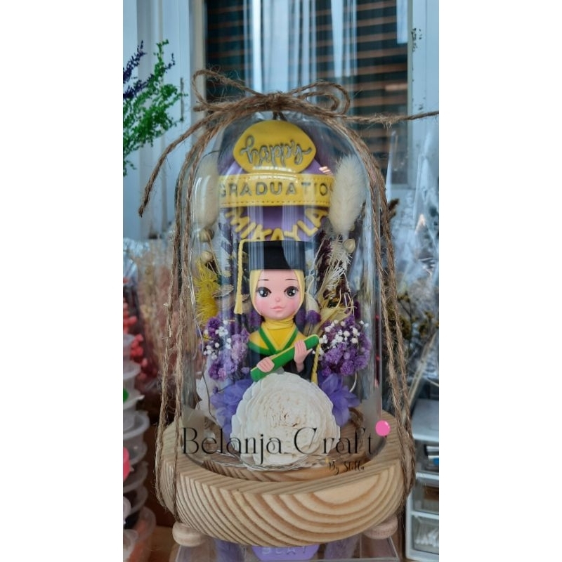 Glass Dome with Custom Clay Wisuda (small)+Topper Ucapan