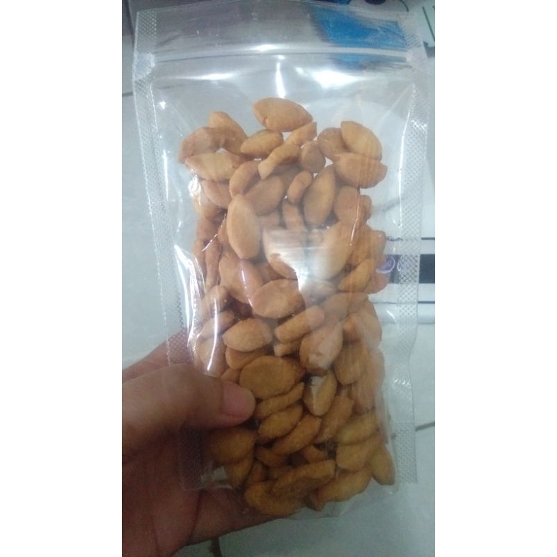 

Biji ketapang Manis