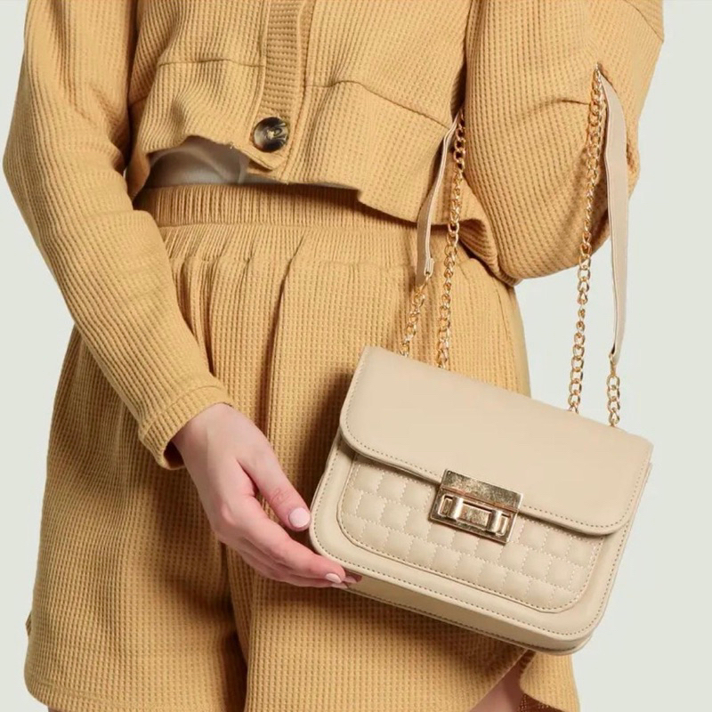 

Hot Deals Giftbox Wanita Premium Hampers Cewe Kado Bestie Bllackseries Set Hadiah