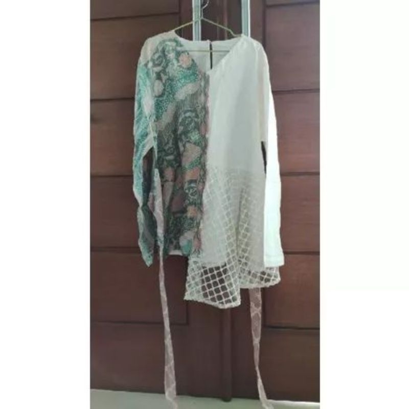 Preloved Blouse batik Sovinska