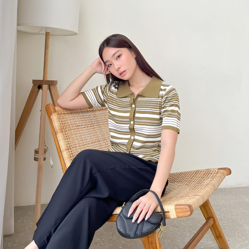 KAIZY STRIPES KNIT TOP - SOFT KNIT BASIC KOREA - INNER TOP - ATASAN TANGAN PENDEK - BAJU GARIS GARIS KOREA - BLOUSE RAJUT WANITA - HADIAH / KADO ULTAH WANITA