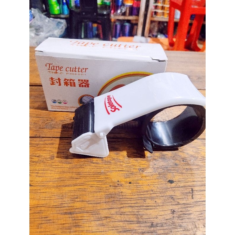 

Alat pemotong Lakban Merk SOLATAPE