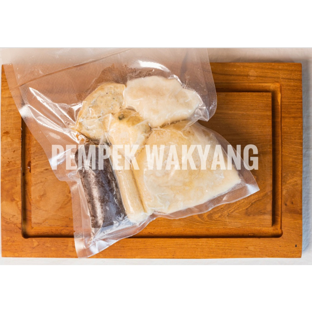 

Pempek PREMIUM Komplit (adaan 1 , kulit 1 , telur 1 , lenjer 1 , kapal selam 1)