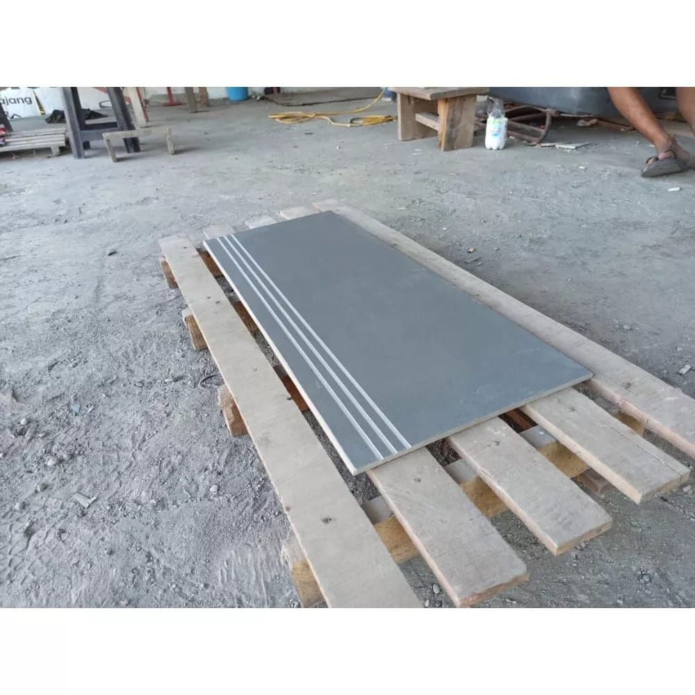 Stepnosing Granit Tangga motif ABU ABU MATT MONOCHROME GREY 30X80,20X80
