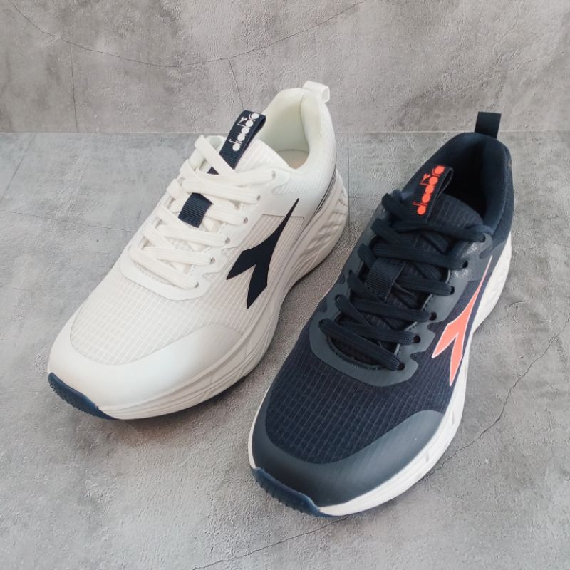 Sepatu Olahraga - DIADORA Garret - White/Navy  [DIARU230304] - Original