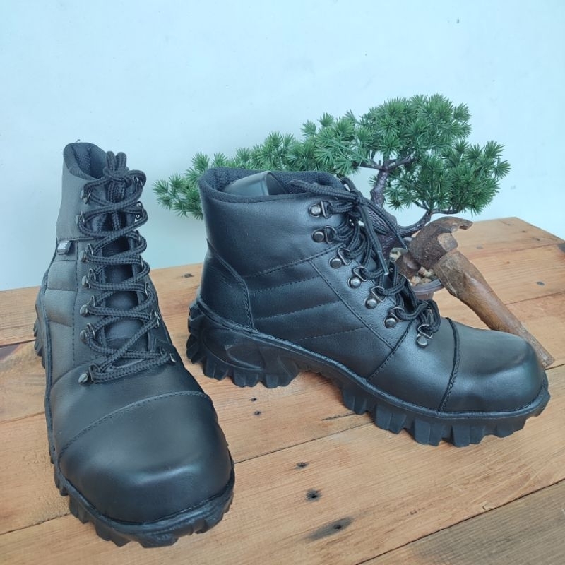 Sepatu safety pria kulit asli ujung besi Hitam(free kaos kaki)