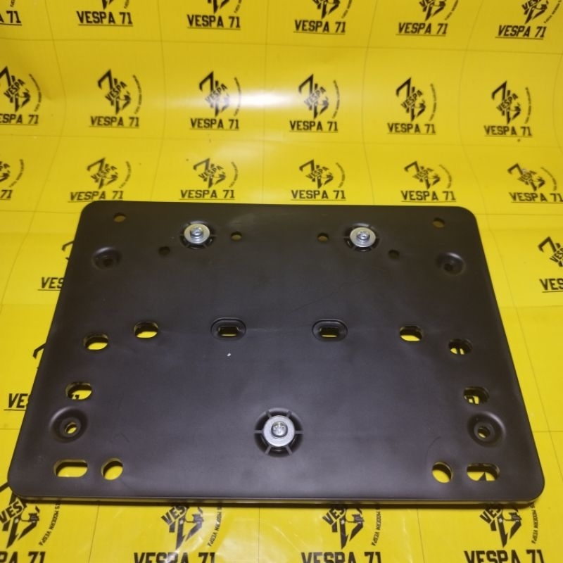 Dudukan Plat Nomor Belakang Vespa Matic Set