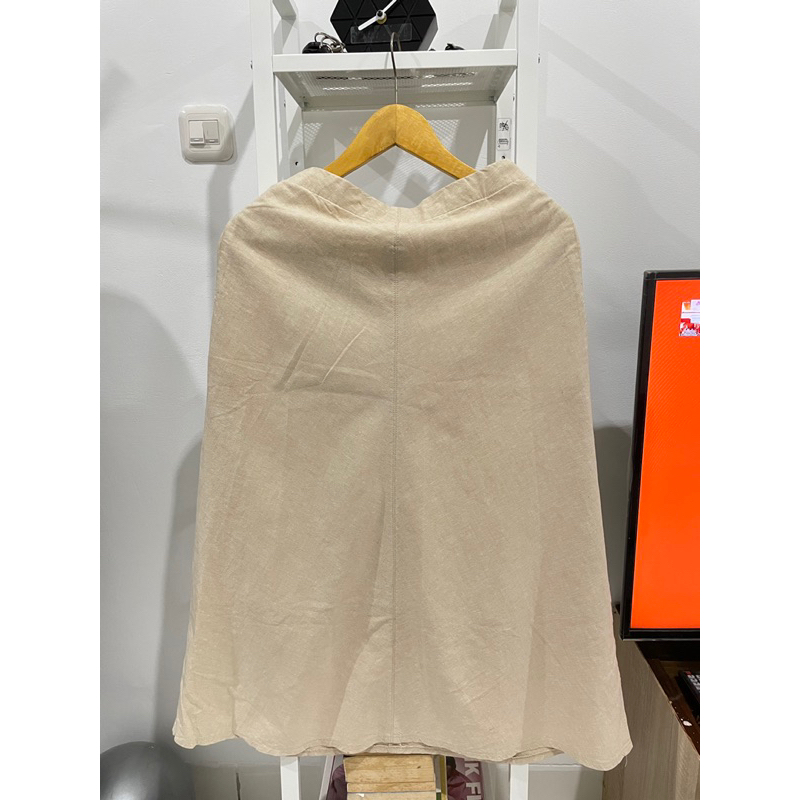 PRELOVED ROK SPAN UNIQLO BEIGE