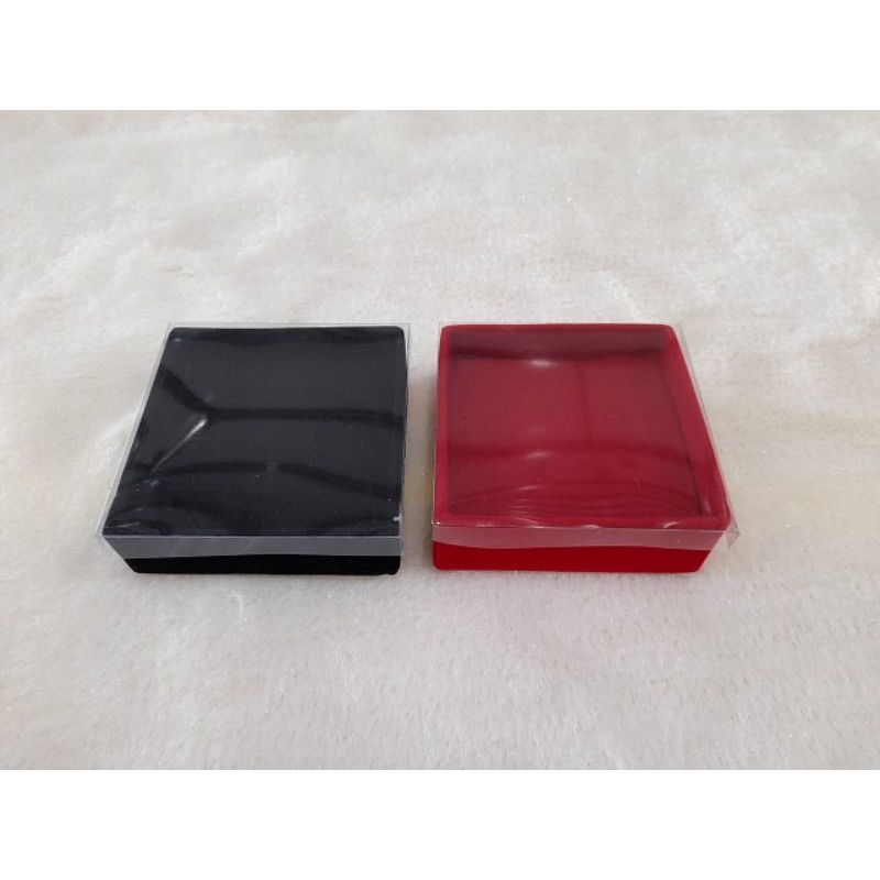 Kotak perhiasan transparan bludru