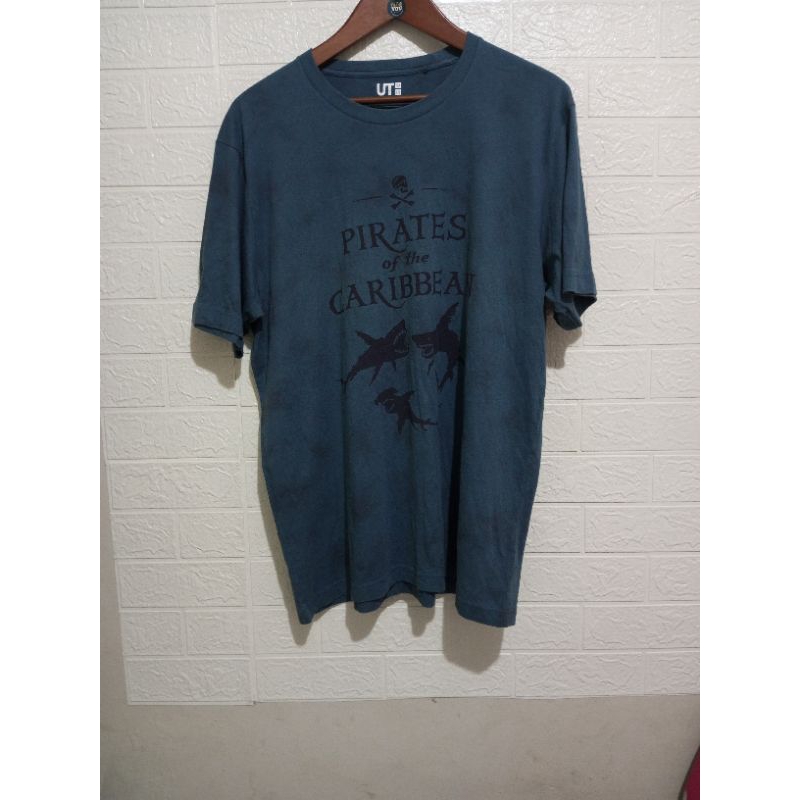 KAOS PRIA UNIQLO PIRATES OF CARRIBEAN SIZE XL