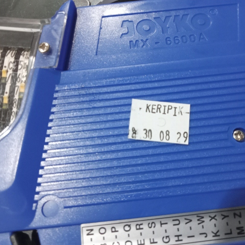 

Alat Label 2 baris huruf & angka untuk kode produksi nama barang & harga atau tanggal kadaluarsa Expired date exp date