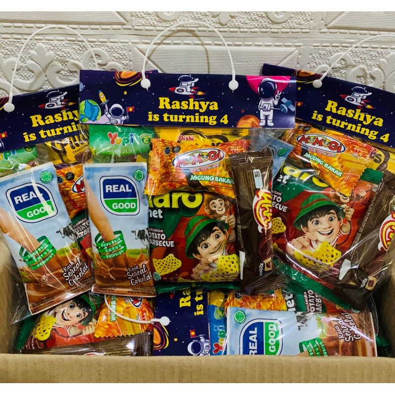 

Paket bingkisan snack ulang tahun