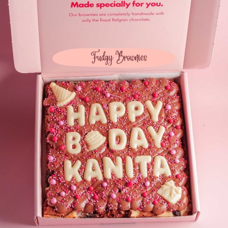 Hadiah Ulang Tahun Brownies Panggang / Fudgy Brownies - Pink
