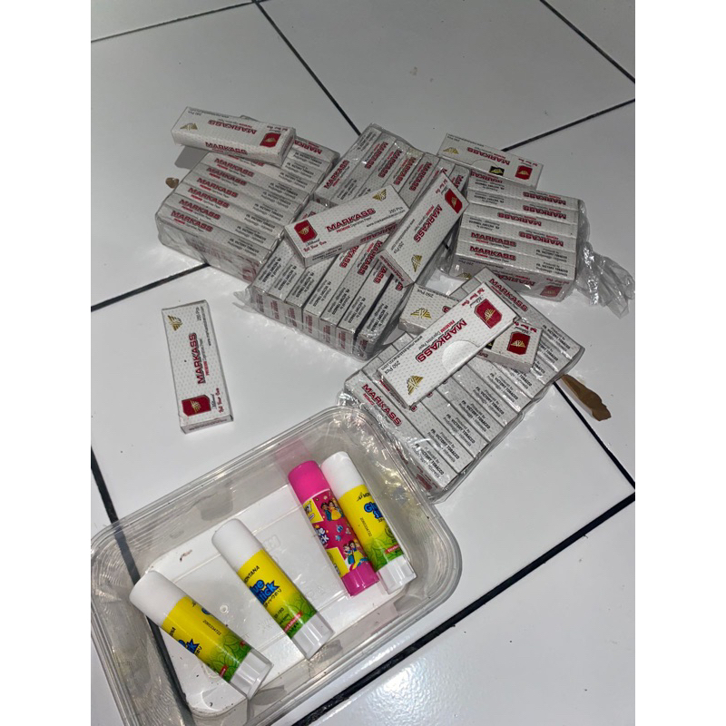 

Kertas markas milenial