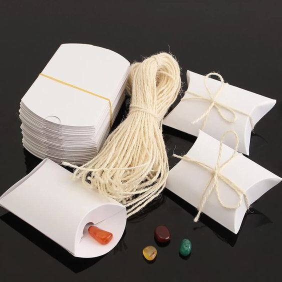 

PILLOW BOX GIFT BANTAL KOTAK KADO KRAF/HITAM/PUTIH GADING KECIL