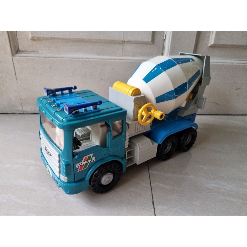 mainan anak Daesung mobil kendaraan construction cement truck cement mixer truk semen