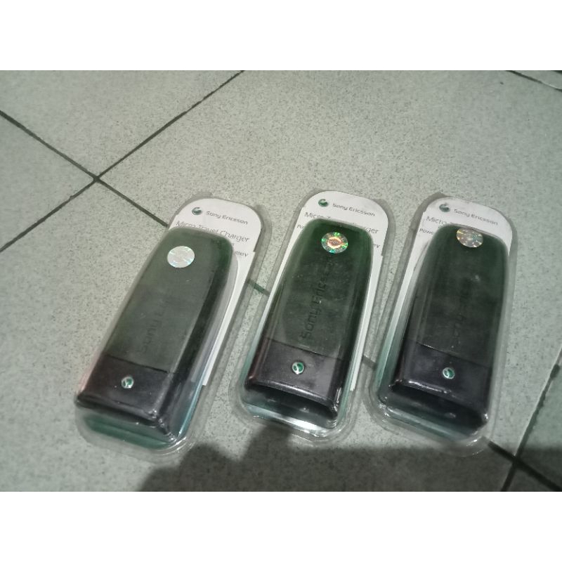 stand charger original Sony Ericsson CMT-60 w200 k800 k850 k750 k530 k790