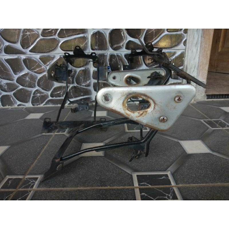 PANGKON/BREKET LAMPU DEPAN BULAT ORI BEKAS VIXION OLD