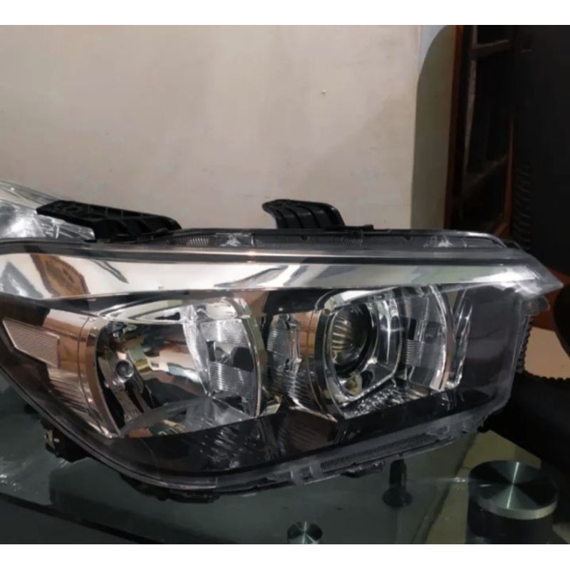 Headlam/Lampu depan Wuling Confero S