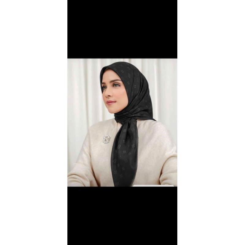 buttonscarves monogram caviar new