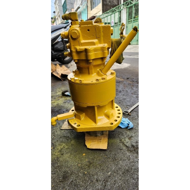 motor swing komatsu pc130
